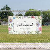 Floral Rustic Just heiratete Mr. und Mrs. Wedding Banner (Insitu)