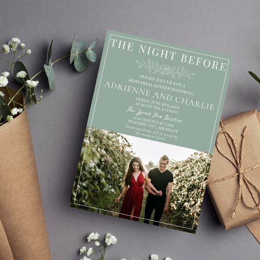 Floral Simplicity 1 Modern Green Rehearsal Dinner Einladung