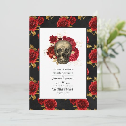 Floral Skull Gothic Wedding Foto Einladung (Stehend Vorderseite)