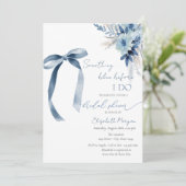 Floral Something Blue Bow Glitzer Tropfen Einladung (Stehend Vorderseite)