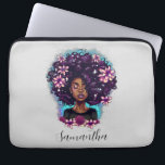 Floral Sparkling Afro Frau Laptopschutzhülle<br><div class="desc">Dieses elegante und trendige Design besticht durch ein wunderschönes afroamerikanisches Mädchen mit Blumendekorationen in ihren Haaren. Sie können es mit Ihrem Namen in eleganter Kalligrafie personalisieren. Es ist auch ein perfektes Geschenk für starke,  unabhängige afroamerikanische Frauen.</div>