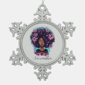 Floral Sparkling Afro Frau Schneeflocken Zinn-Ornament (Vorderseite)