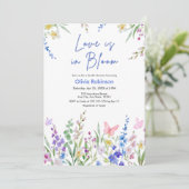 Floral Spring Love is in Bloom Bridal Shower Einladung (Stehend Vorderseite)