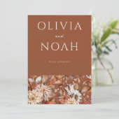 Floral Terracotta Wir sind Verlobte Ankündigungska Einladung (Stehend Vorderseite)