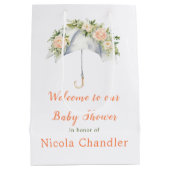 Floral Umbrella Baby Shower Mittlere Geschenktüte (Rückseite)