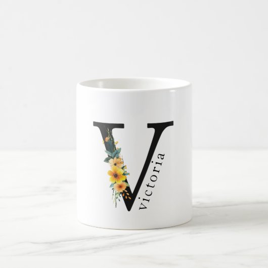 Floral V Monogramm-Tasse mit bearbeitbarem Namen Kaffeetasse (Mittel)