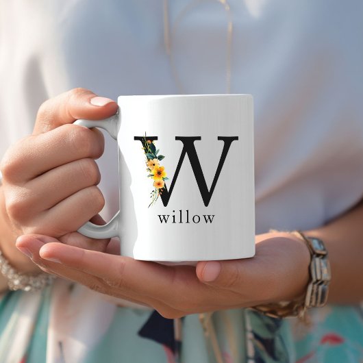 Floral-W-Monogramm-Tasse mit bearbeitbarem Namen Kaffeetasse