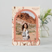 Floral Wanderlust: Boho Chic Abschluss Foto Folieneinladung (Stehend vorne)