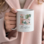 Floral Wasserfarbe Erste Tasse - H<br><div class="desc">Gib diese wunderschöne Tasse als Geschenk an dein Brautparty,  deine Mutter oder deinen Freund!!</div>