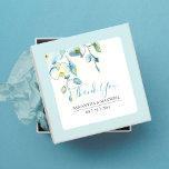 Floral Watercolor Blue Orchid Gefallen Sticker<br><div class="desc">Mit unseren personalisierten floralen Dankeschön-Aufklebern, die in meiner originalen Aquarellkunst elegante Orchideen zeigen, machen Sie Ihren besonderen Tag ganz schön. Diese schönen Aquarellaufkleber zeigen einen trendigen, handgeschriebenen "DANK YOU", der sie perfekt für Gastgeschenk Hochzeit-Labels, Brautparty oder elegante Babyduschen macht. Anpassen Sie diese einfach mithilfe der einfachen Vorlagenfelder, um dem Ereignis...</div>