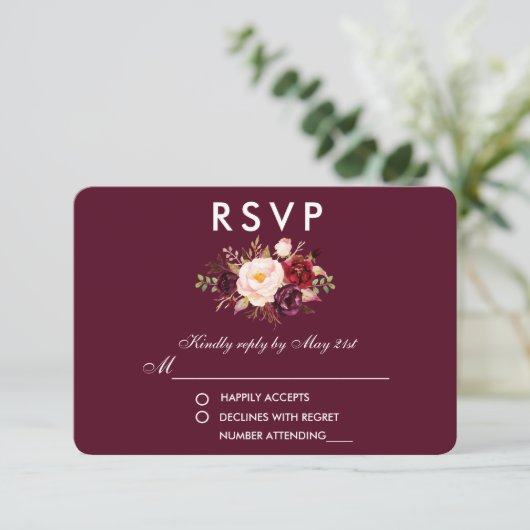 Floral Watercolor Burgundy Wedding RSVP (Stehend Vorderseite)
