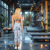 Floral Whispers: Feines, pastelfarbenes botanische Capri Leggings