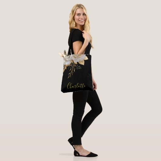 Floral White & Gold Custom Tote Bag - Perfektes Ge Tasche (Am Model)