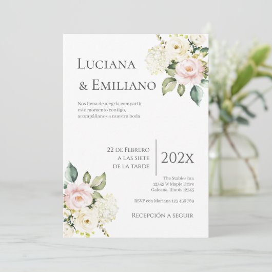 Floral White Wedding Invitation Einladung (Stehend Vorderseite)