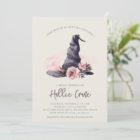 Floral Witch Hat Halloween Brautparty Einladung (Stehend Vorderseite)