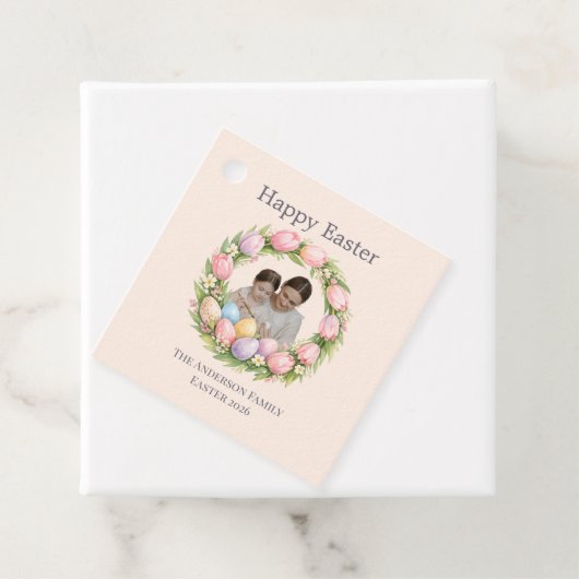 Floral Wreath & Family Photo Personalized Easter  Geschenkanhänger (Beispiel)