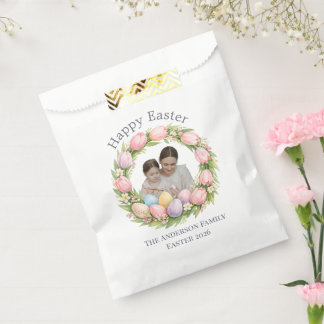 Floral Wreath & Family Photo Personalized Easter  Geschenktütchen