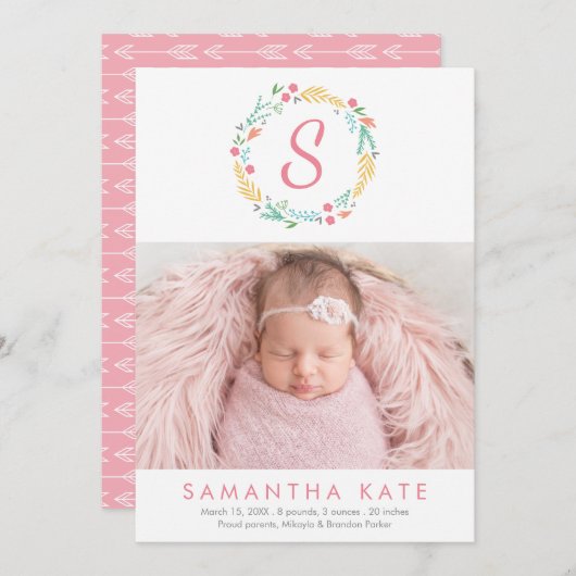 Floral Wreath Monogram Modern Foto Birth Ankündigung (Vorne/Hinten)