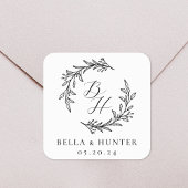 Floral Wreath Wedding Initial Monogram Quadratischer Aufkleber