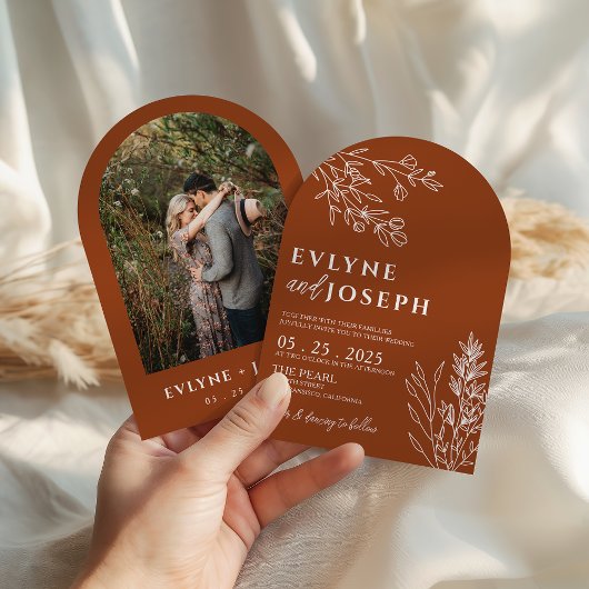 Florale Boho verbrannte Orange Terrakotta gebogene Einladung