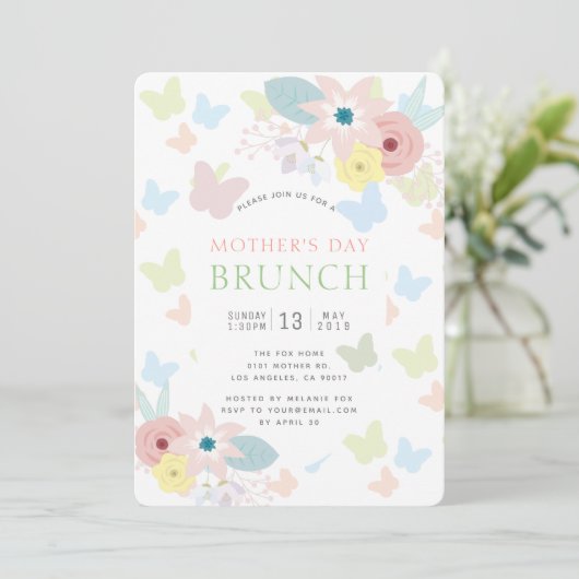 Florals & Butterflies Pink Mother Day Brunch Einladung (Stehend Vorderseite)