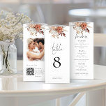 Florals Foto QR Trifold Wedding Menu Table No<br><div class="desc">WICHTIGE HINWEIS: Dieses Dreifach wird flach, OHNE Vorvermessung geliefert, damit Sie es selbst falten können. Um Ihnen eine präzise Faltung zu ermöglichen, werden die Richtlinien für die drei Paneele auf der Rückseite aufgedruckt, und ein extra dünnes Paneel auf der rechten Seite, mit dem Sie den Kleber aufkleben können, um das...</div>