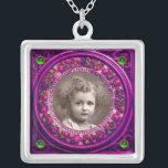 FLORENCE RENAISSANCE FRUCHTEN FOTO TEMPLATE Emeral Versilberte Kette<br><div class="desc">Elegante,  klassische,  lebendige Kunst der Renaissance,  Meisterwerk aus Bottega della Robbia ( Florenz - Italien ) in leuchtend roten,  fuchsienfarbenen,  grünen,  lila,  rosa,  violetten Farben .</div>