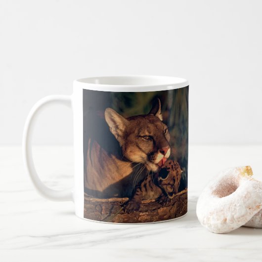 Florida panther leckend cub kaffeetasse (Mit Donut)