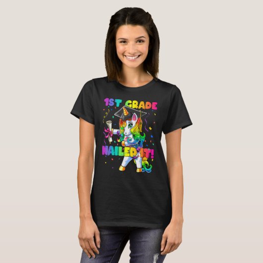 Flossing Unicorn 1st Grade Graduation Cap Diploma T-Shirt (Vorne ganz)
