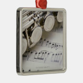 Flöte auf Noten Silbernes Ornament (Rechts)