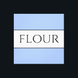 FLOUR Vintag Vibe Fun Hellblau Weiße Streifen Leinwanddruck<br><div class="desc">Dieses lustige Küchentisch-Design bietet FLOUR Text in einem breiten weißen Mittelstreifen,  der mit schwarzen Pinstreifen vor einem hellblauen Hintergrund hervorgehoben ist. Der Text kann personalisiert sein.</div>