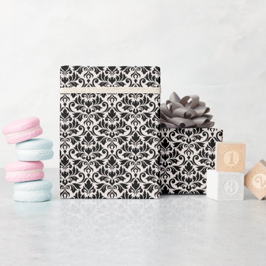 Flourish Damask Pattern Black on Cream Geschenkpapier (Babyparty)