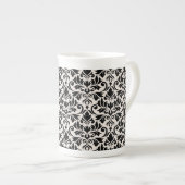 Flourish Damask Pattern Black on Cream Porzellantasse (Vorderseite Rechts)