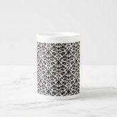 Flourish Damask Pattern Black on Cream Porzellantasse (Vorderseite)
