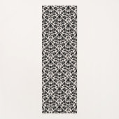 Flourish Damask Pattern Black on Cream Yogamatte (Vorderseite)