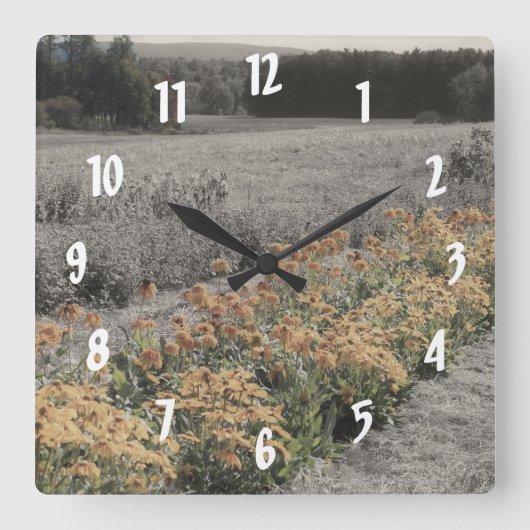 Flower Garden In Black White Quadratische Wanduhr (Vorderseite)