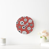 Flower Garden in Misty Tomato Red Runde Wanduhr (Zuhause)