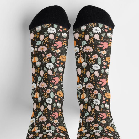 Flower Pattern on Black Socken (Oben)