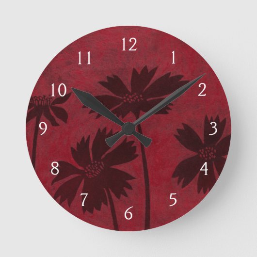 Flowerhead Silhouetten auf hochrotem Hintergrund Runde Wanduhr (Vorderseite)