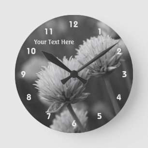 Flowering Scallions In Black And White Runde Wanduhr
