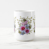 Flowers and Bees, Freehand Botanical Art Kaffeetasse (Mittel)