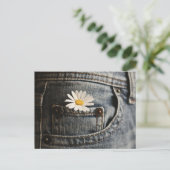 Flowers | Daisy in Jeans Pocket Postkarte (Stehend Vorderseite)