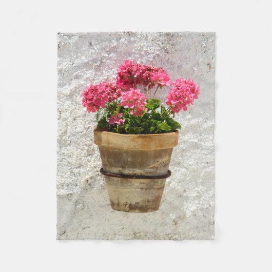 Flowers | Geranium In Flower in Pot Fleecedecke (Vorderseite)