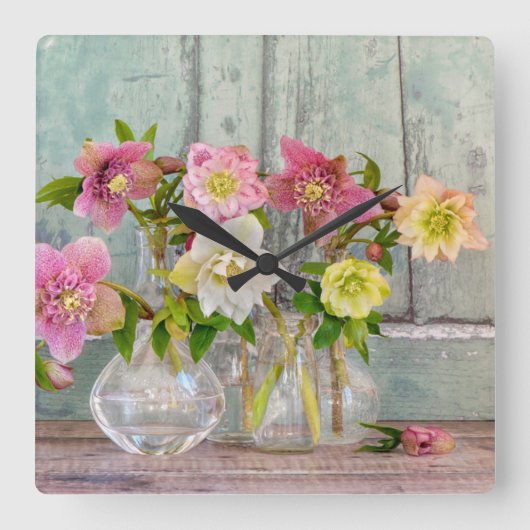 Flowers | Hellebores in Vases Quadratische Wanduhr (Vorderseite)