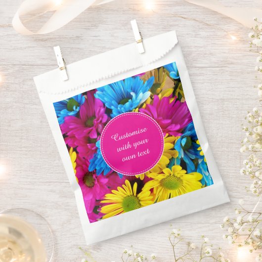 Flowers in Bright Colors Custom Text Geschenktütchen (Ausgeschnitten)