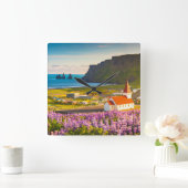 Flowers | Lupines in Bloom Southern Iceland Quadratische Wanduhr (Zuhause)
