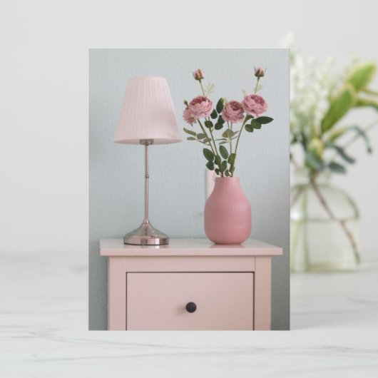 Flowers | Pale Pink Roses on Nightstand Dankeskarte (Stehend Vorderseite)
