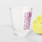 Flowers Swirls Pink White Pattern Personalized Schnapsglas (Links)