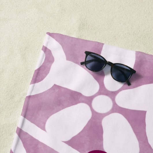 Flowers Swirls Pink White Pattern Personalized Strandtuch (Beispiel)