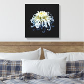 Flowers | White Chrysanthemum Leinwanddruck (Insitu (Schlafzimmer))